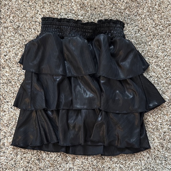 Black shiny ruffle skirt - Picture 1 of 3